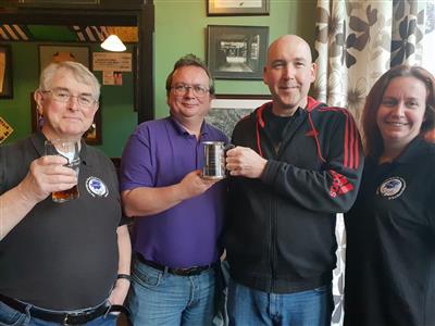 Presenting a tankard to Steve, winner of the passport prize draw at the 2018 Clacton Real Ale & Cider Festival, at the Royal Marine, Walton-on-the-Naze, 18/11/2018.